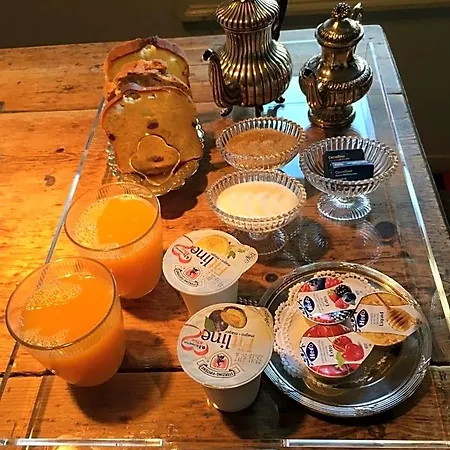 52 Bed & Breakfast