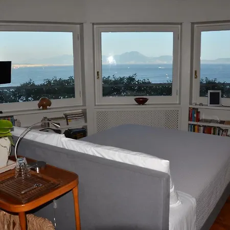 Bed and Breakfast 52